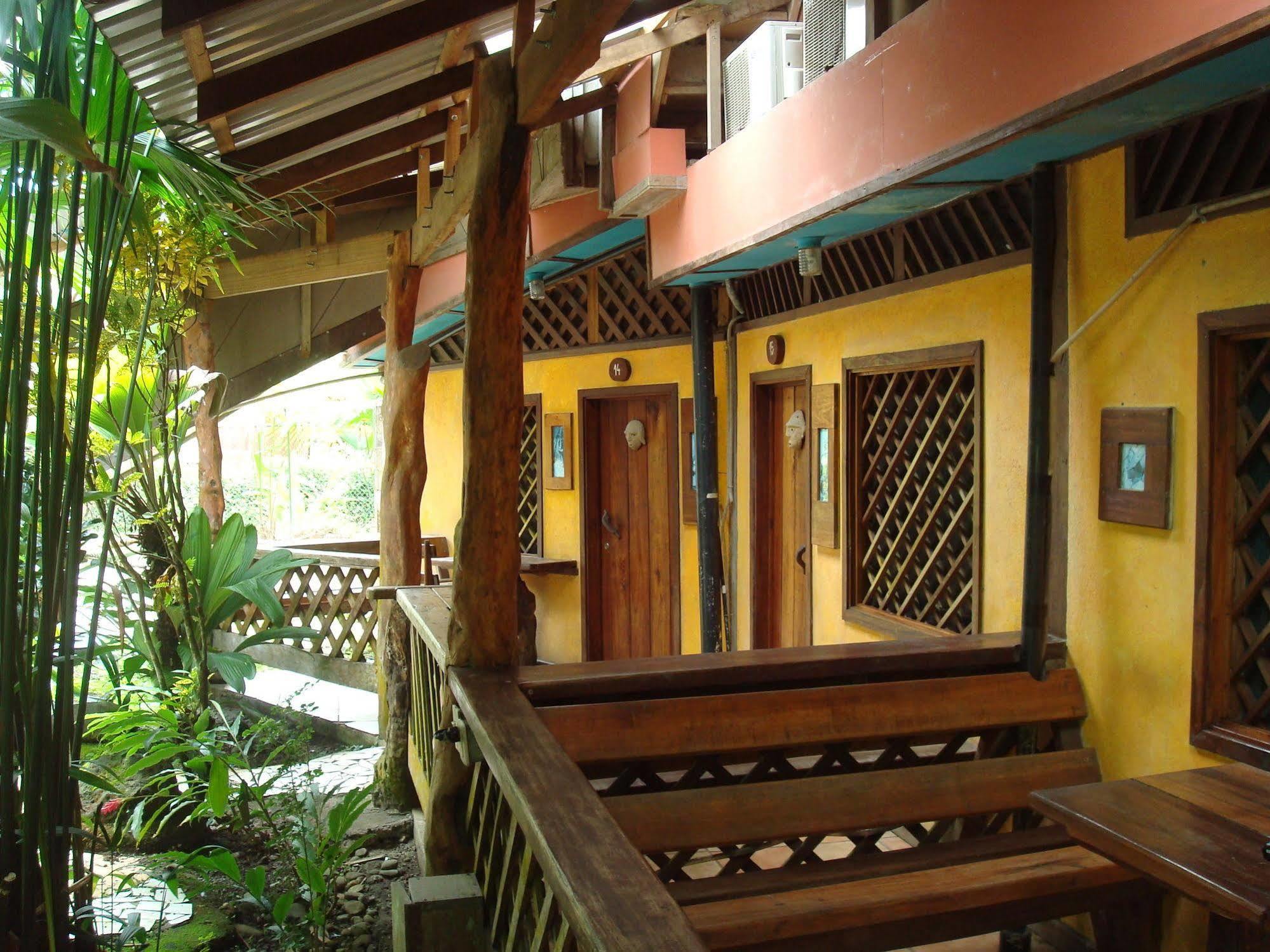 Playa Negra Brewing Beachfront Hotel Puerto Viejo de Talamanca Extérieur photo